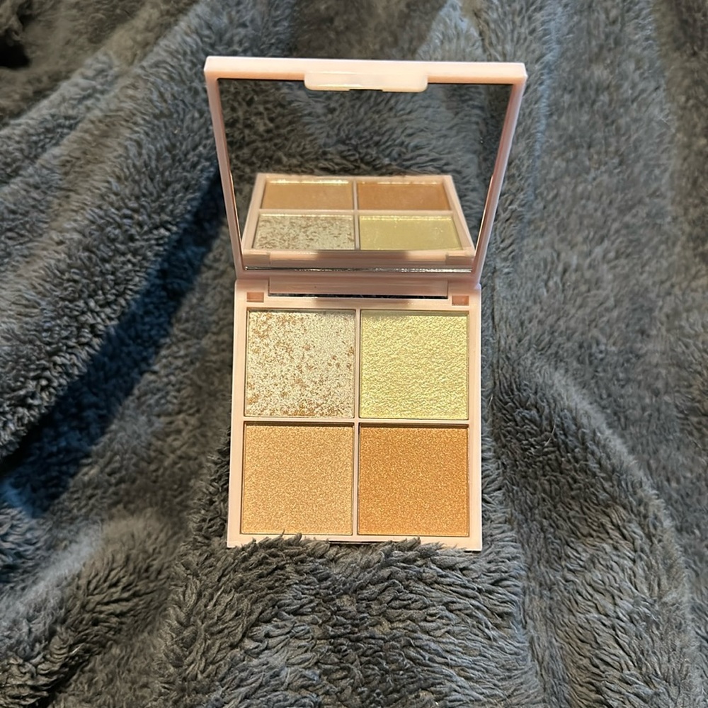 Kndr Beauty Kinder Glow Highlight Palette